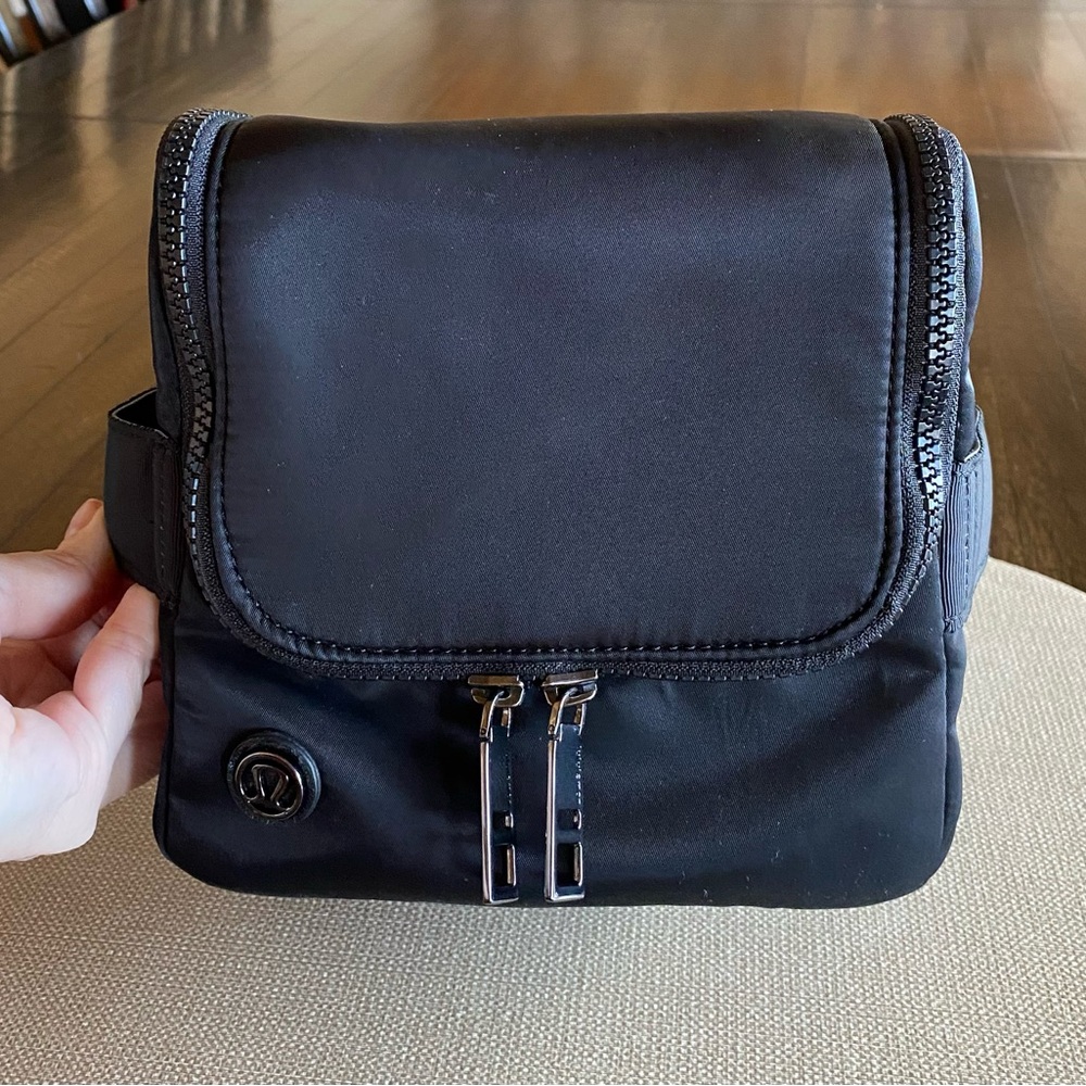 Lululemon Sink Shower Makeup Travel Kit BLACK with insert Bag Rare HTF